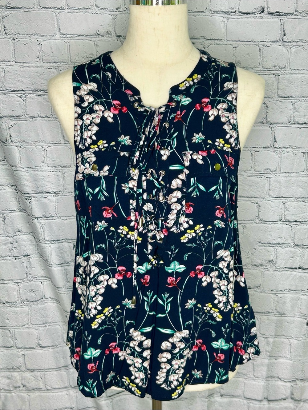 Sleeveless Navy Floral Tie-Neck Women's Top Medium
